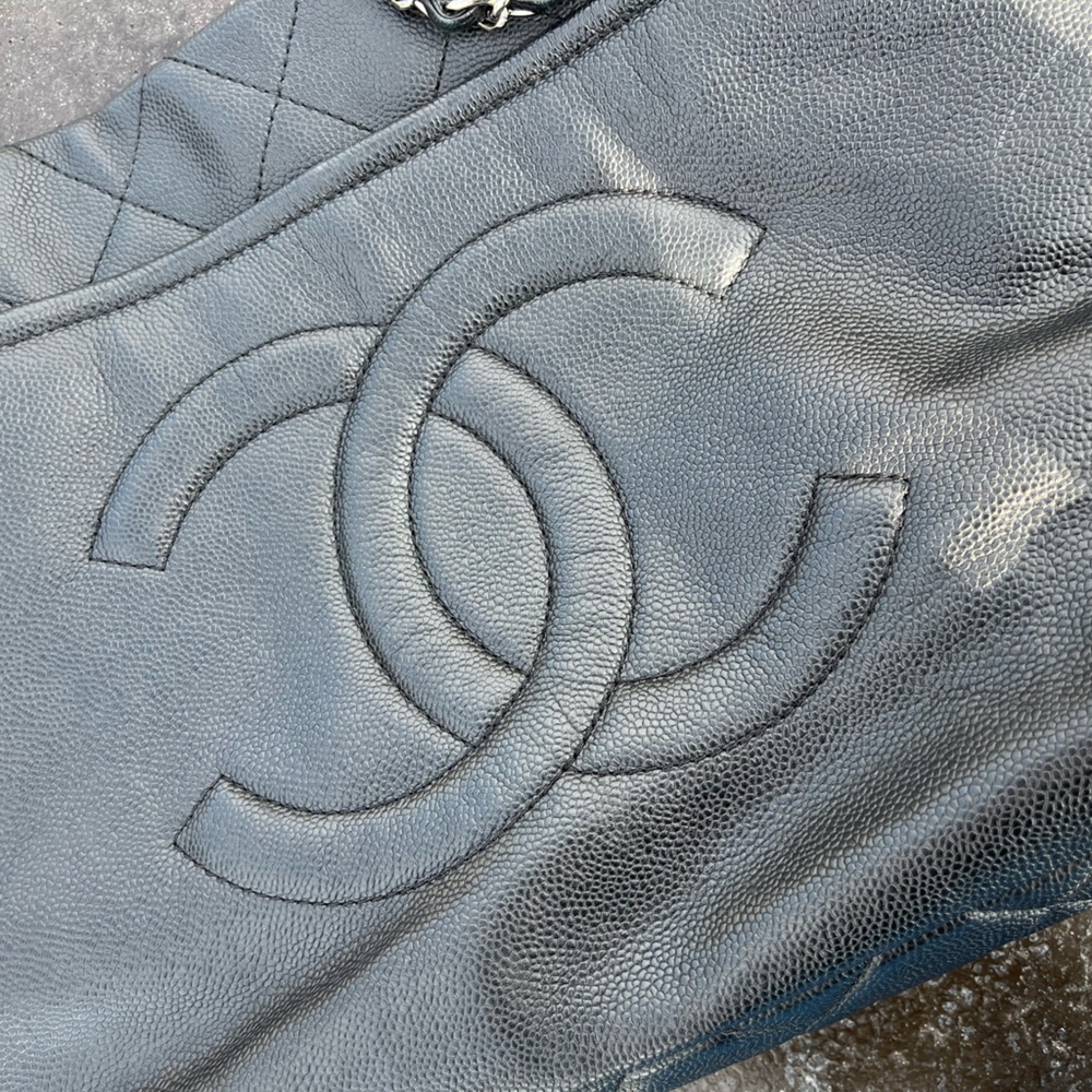 CHANEL Black Quilted Leather Tote with Interlocking CC up for reasonable offers! - Picture 4 of 14